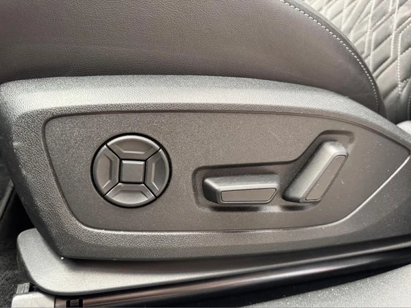 AUDI Q4 Sportback e-tron (2024) — foto 8 van 16