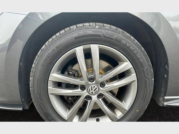 Volkswagen Touran (2020) — foto 25 van 31