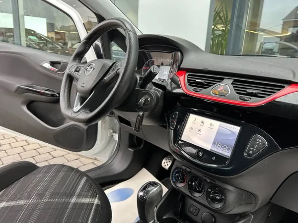 Opel Corsa (2015) — foto 15 van 16