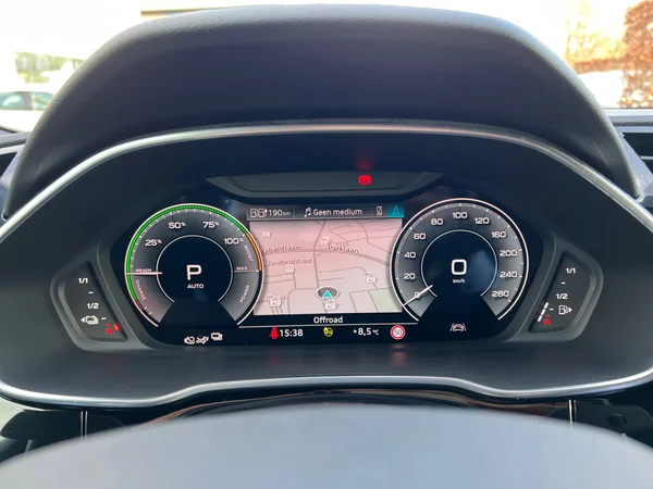 AUDI Q3 PHEV (2022) — foto 6 van 24