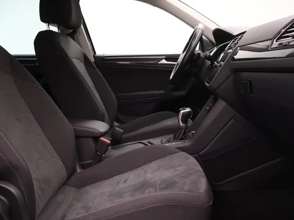 Volkswagen Tiguan (2022) — foto 14 van 24