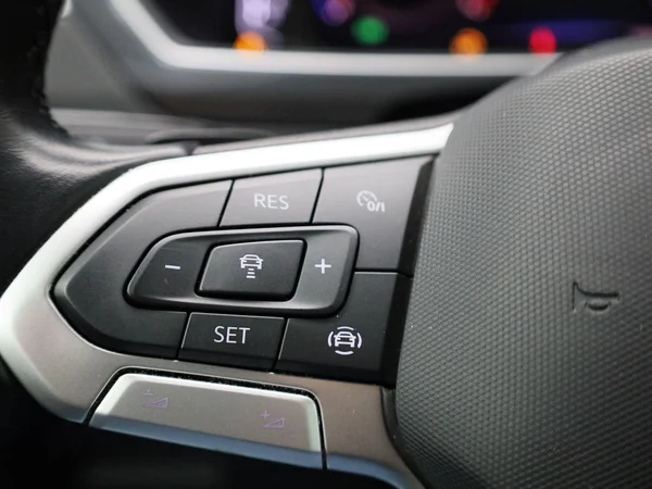 Volkswagen Tiguan (2021) — foto 19 van 43