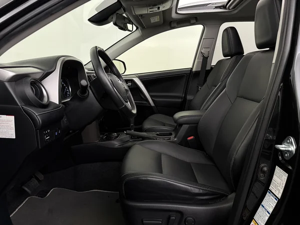 TOYOTA RAV4 (2017) — foto 2 van 30