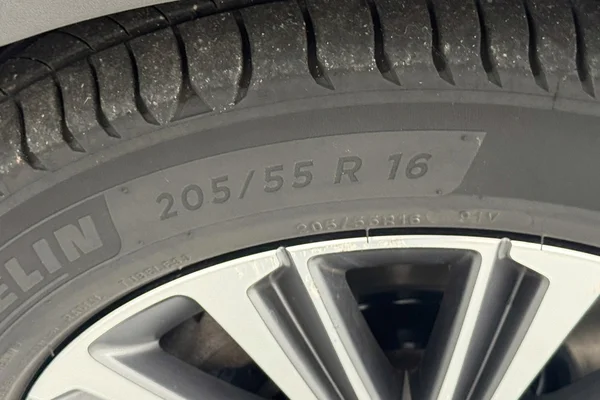 Peugeot 308 (2021) — foto 3 van 45