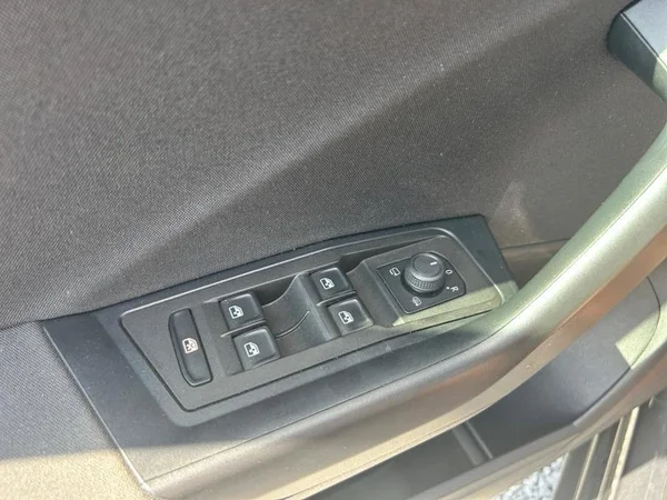 VOLKSWAGEN T-Roc (2023) — foto 22 van 31