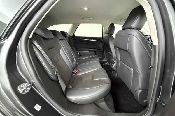 Ford Mondeo Clipper Hybrid (2020) — foto 14 van 36