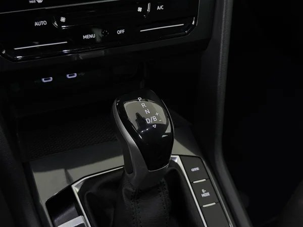 VOLKSWAGEN Tiguan (2022) — foto 4 van 29