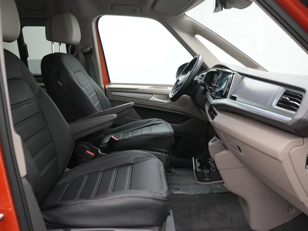 VOLKSWAGEN California T7 Dsl (2025) — foto 2 van 40