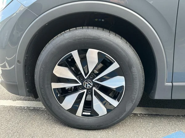 VOLKSWAGEN Tiguan (2026) — foto 16 van 24