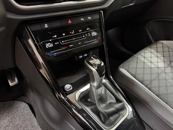 Volkswagen T-Roc (2023) — foto 9 van 30