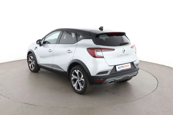 Renault Captur (2022) — foto 10 van 16
