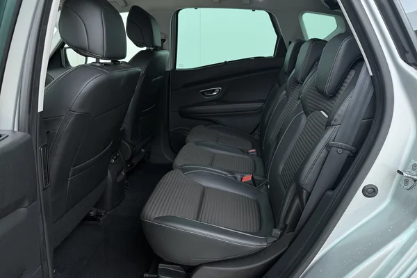 Renault Grand Scenic (2019) — foto 17 van 18