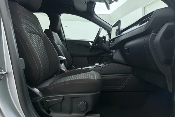 Ford Kuga FHEV (2025) — foto 22 van 24