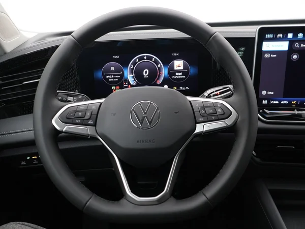 VOLKSWAGEN Tiguan (2025) — foto 9 van 21