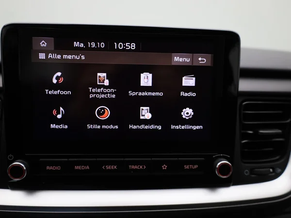Kia Stonic (2022) — foto 6 van 37
