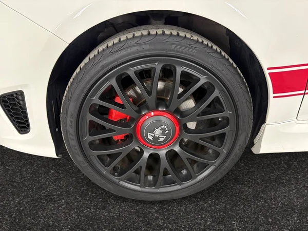 ABARTH 595C (2019) — foto 12 van 15