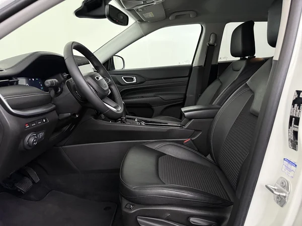 JEEP Compass (2023) — foto 2 van 30