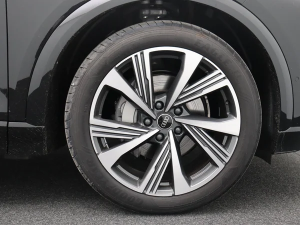 AUDI Q6 Sportback e-tron (2026) — foto 14 van 16