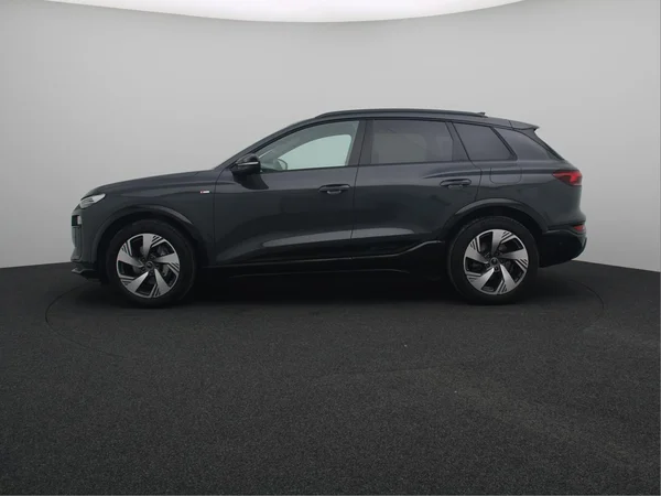 AUDI Q6 e-tron (2025) — foto 18 van 21