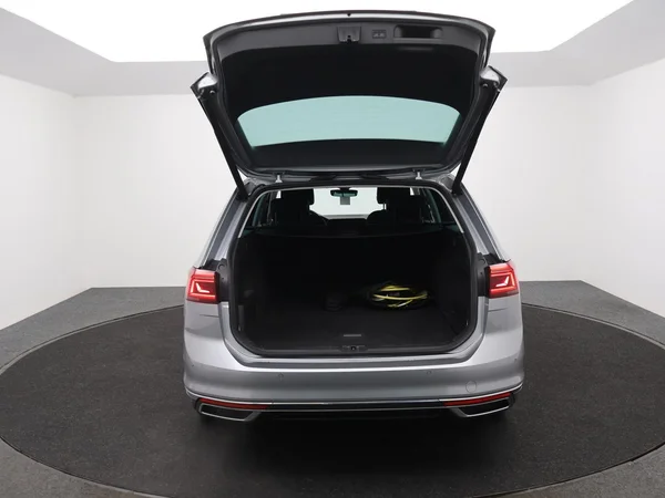 VOLKSWAGEN Passat Variant GTE (2022) — foto 26 van 30