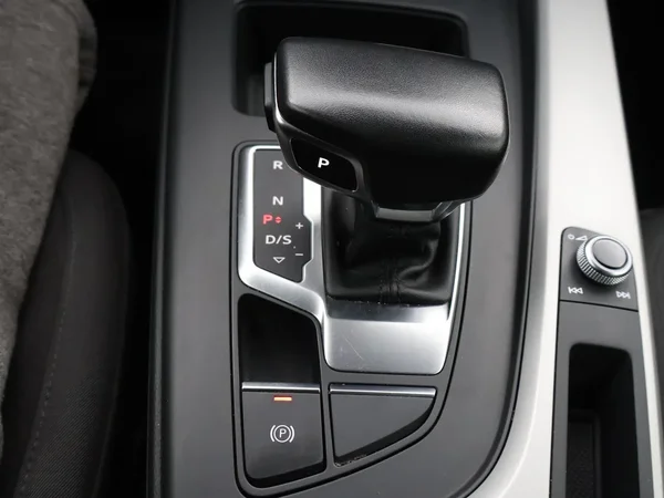 Audi A4 (2022) — foto 21 van 28