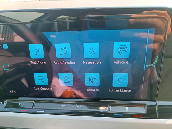 VOLKSWAGEN Golf VIII (2024) — foto 16 van 24