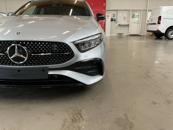 MERCEDES-BENZ A 200 (2024) — foto 2 van 22