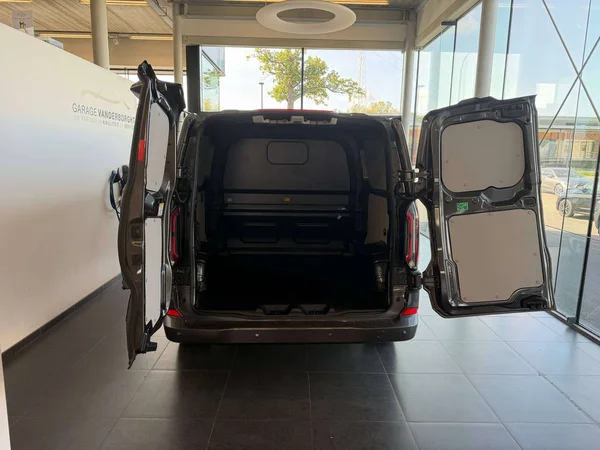 Ford Transit Custom — foto 18 van 21