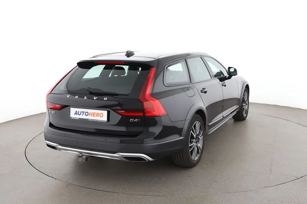 Volvo V90 (2017) — foto 12 van 16