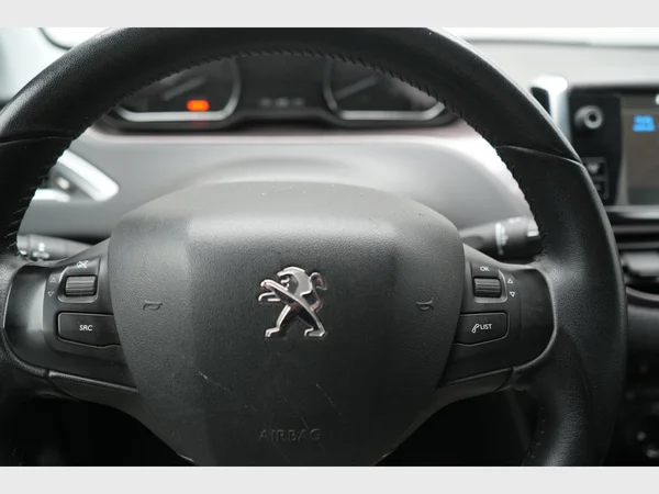 PEUGEOT 2008 (2014) — foto 2 van 20