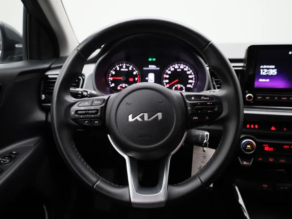 Kia Rio (2023) — foto 36 van 38