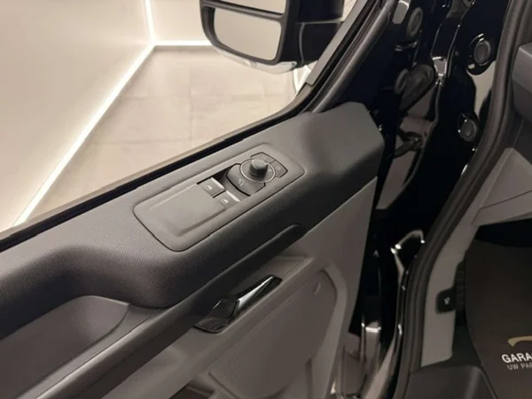 Ford Tourneo Custom — foto 16 van 24
