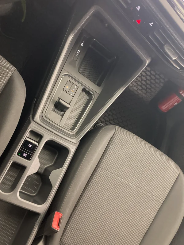 VOLKSWAGEN Caddy (2024) — foto 21 van 36