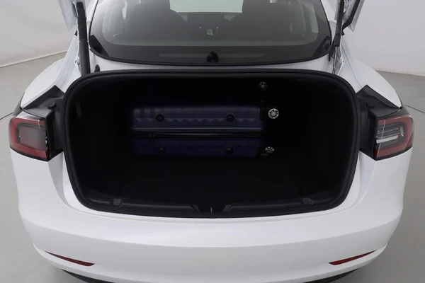 Tesla Model 3 (2023) — foto 7 van 83