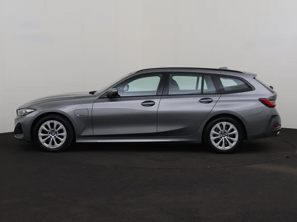 BMW 320 (2022) — foto 12 van 33