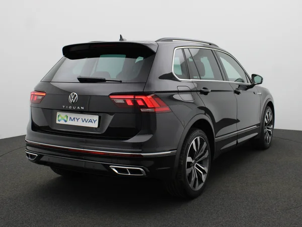 VOLKSWAGEN Tiguan (2023) — foto 12 van 21