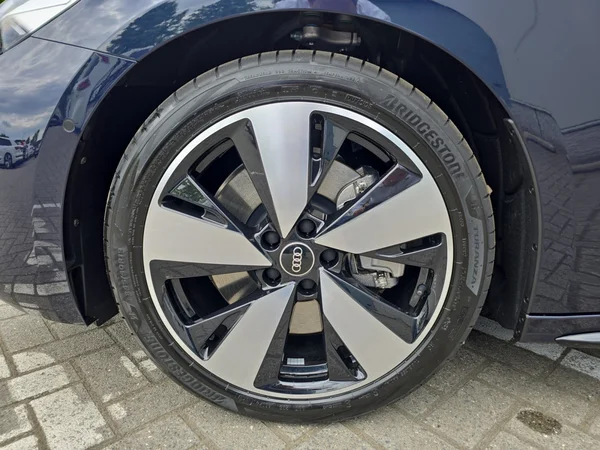 AUDI A5 Avant e-hybrid (PHEV) (2025) — foto 12 van 16