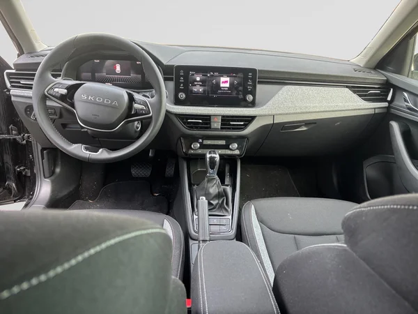 SKODA Kamiq (2025) — foto 3 van 18