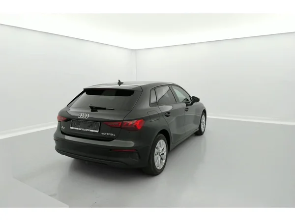 AUDI A3 Sportback PHEV (2021) — foto 2 van 36