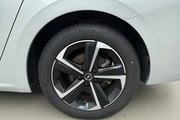 Opel Astra Sports Tourer (2025) — foto 18 van 21