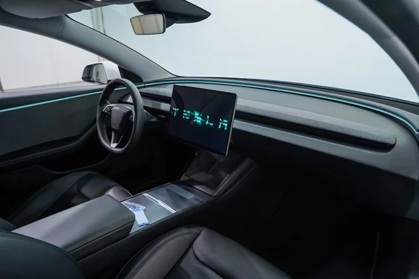 Tesla Model 3 (2023) — foto 9 van 49