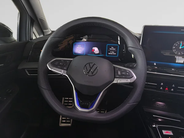 VOLKSWAGEN Golf VIII GTE (2025) — foto 8 van 24