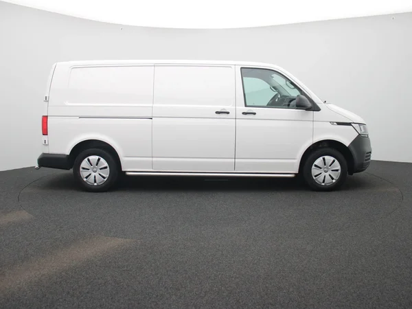 Volkswagen Transporter (2023) — foto 35 van 38