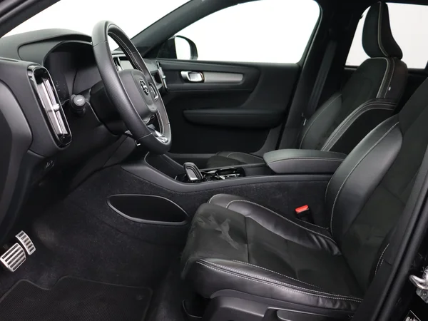 VOLVO XC40 (2021) — foto 2 van 31
