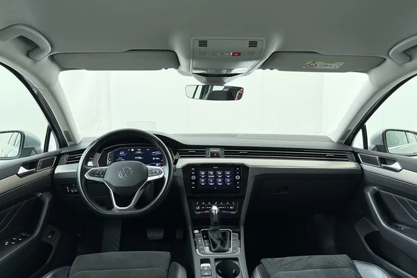 Volkswagen Passat SW (2023) — foto 19 van 19
