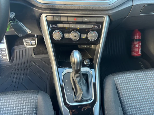 VOLKSWAGEN T-Roc (2021) — foto 2 van 16