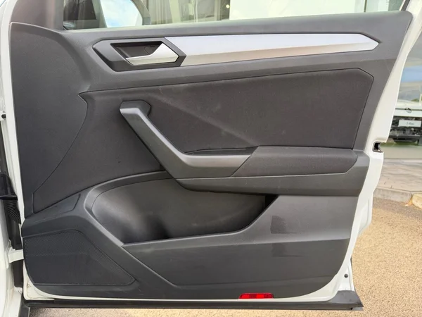 VOLKSWAGEN T-Roc (2023) — foto 9 van 24