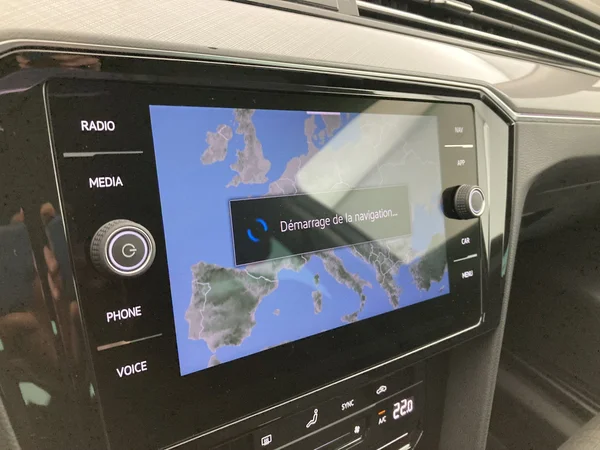 VOLKSWAGEN Passat Variant (2021) — foto 20 van 36