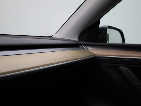 Tesla Model Y (2023) — foto 19 van 39