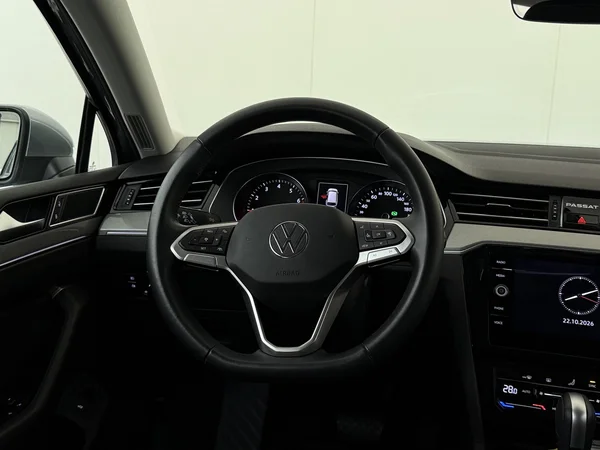 VOLKSWAGEN Passat Variant (2022) — foto 14 van 29